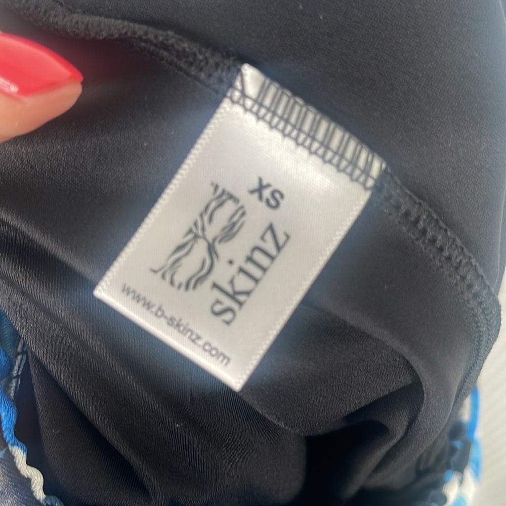 Women's Blue Printed Golf Skort - White Waistband - Picture 7 of 9